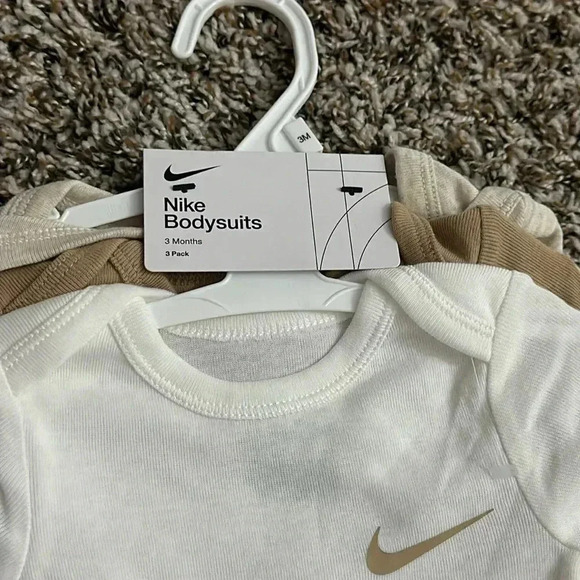 Nike 2-Pack Baby Bodysuits, Set of 3 Onesies Each - Picture 4 of 12
